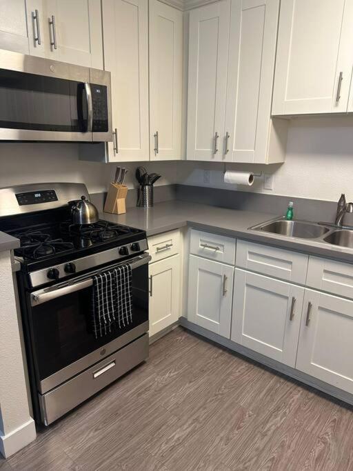 Two Bedroom Hollywood Apartment ลอสแอนเจลิส ภายนอก รูปภาพ