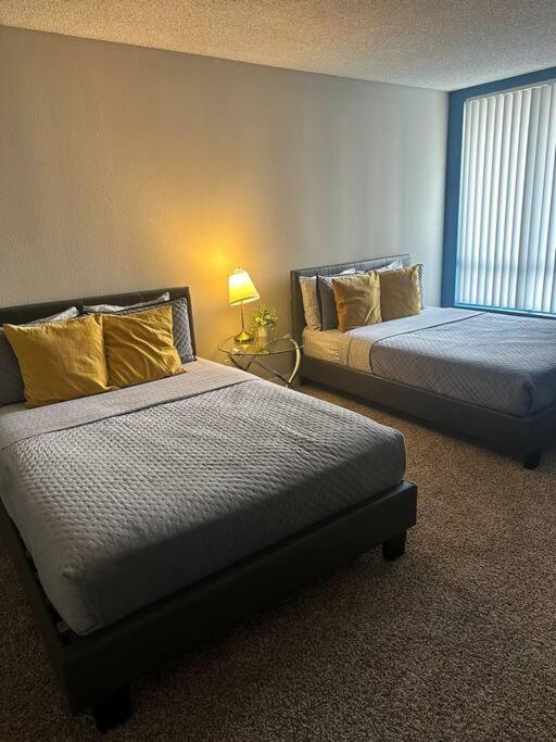 Two Bedroom Hollywood Apartment ลอสแอนเจลิส ภายนอก รูปภาพ