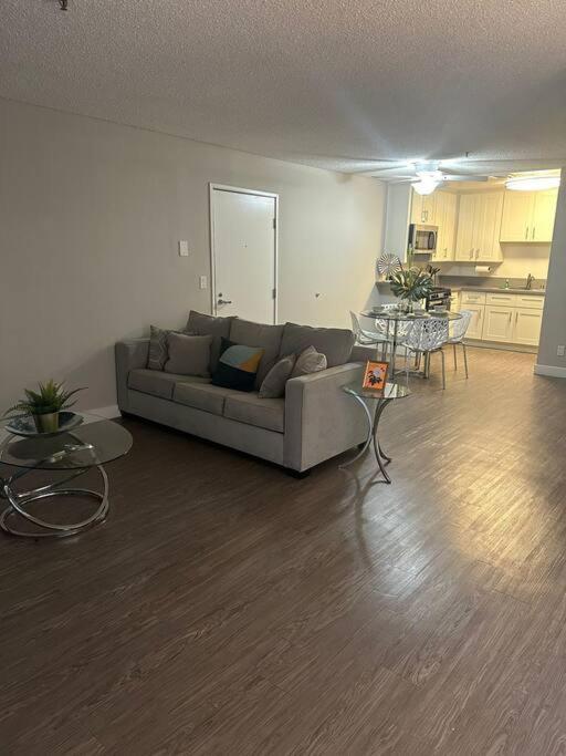 Two Bedroom Hollywood Apartment ลอสแอนเจลิส ภายนอก รูปภาพ