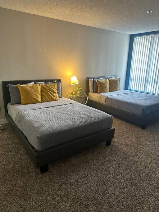 Two Bedroom Hollywood Apartment ลอสแอนเจลิส ภายนอก รูปภาพ